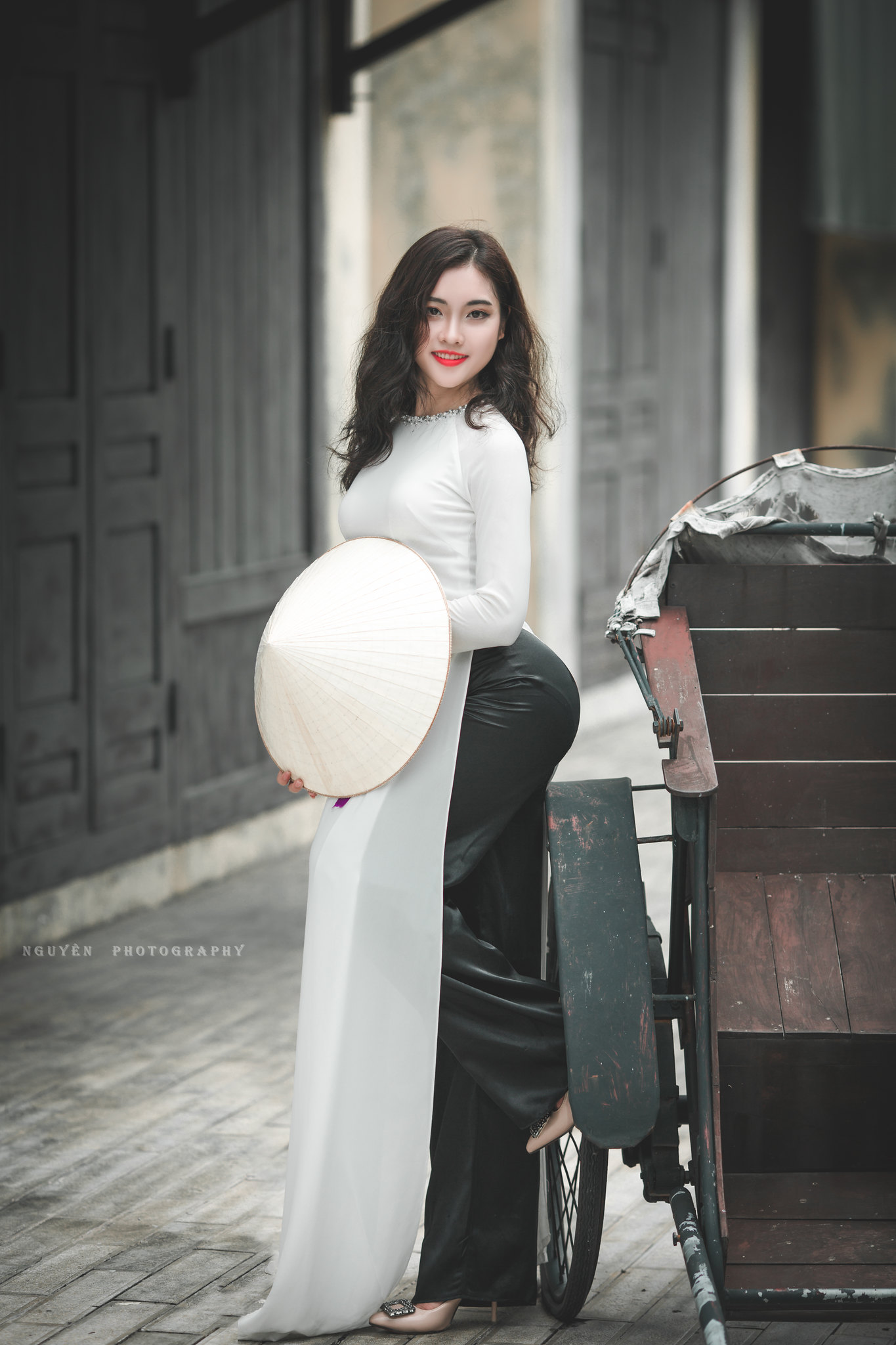 Áo dài trắng vẻ đẹp nón lá thanh lịch [7LS0FP]