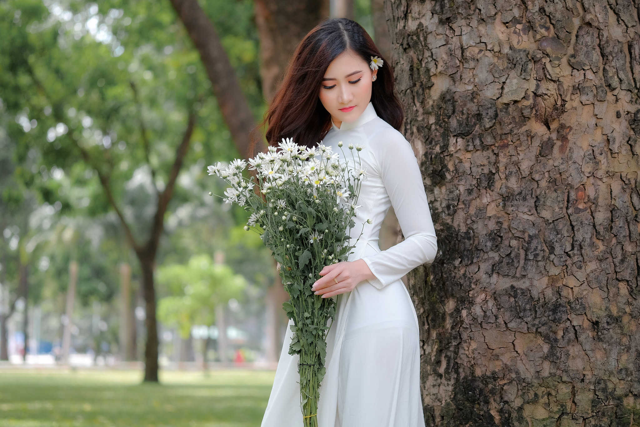 Áo dài trắng ảnh nền hoa thanh tao [FTTH0H]