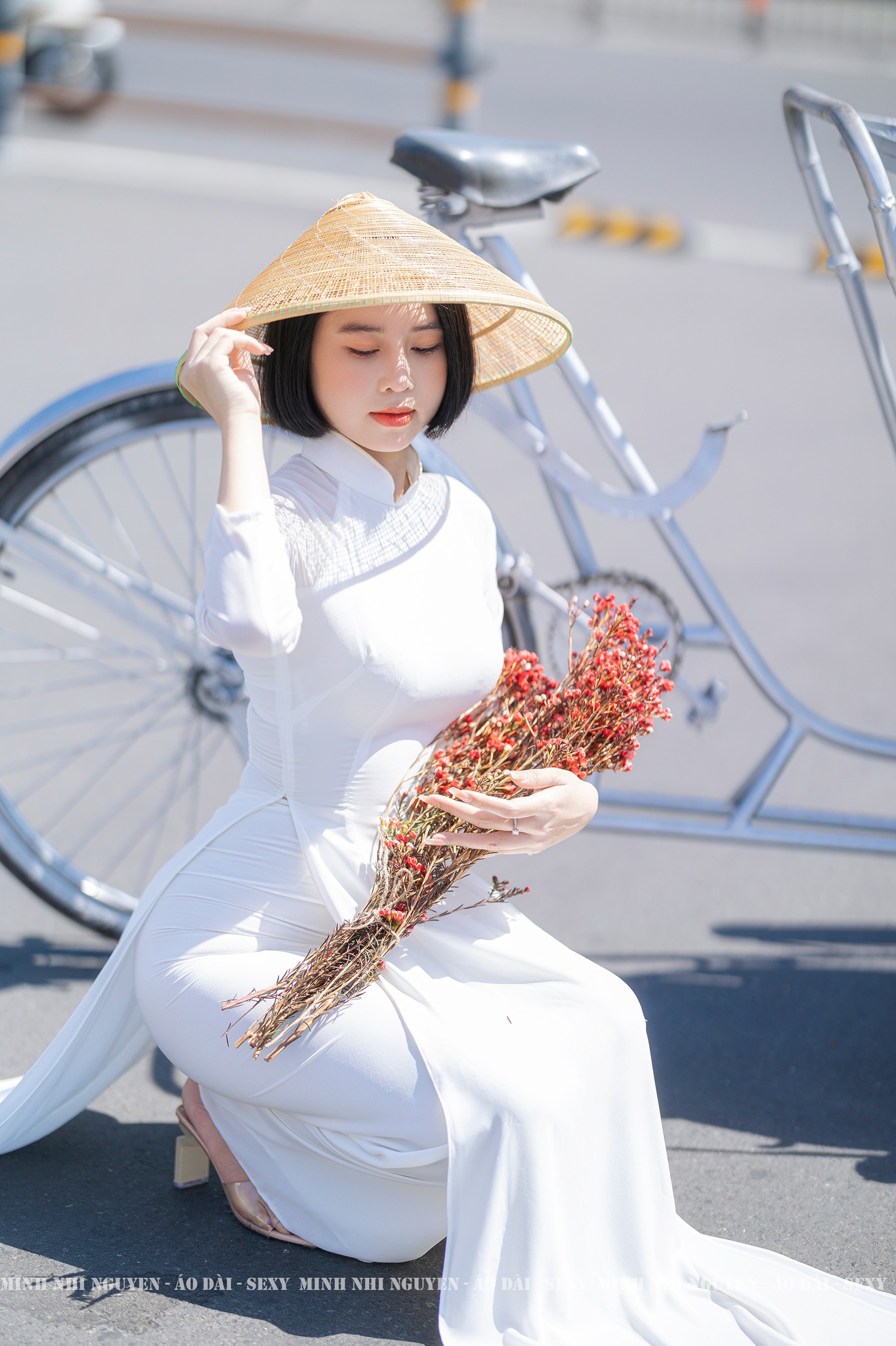 Nữ tính áo dài trắng hoa [C7GLBV]