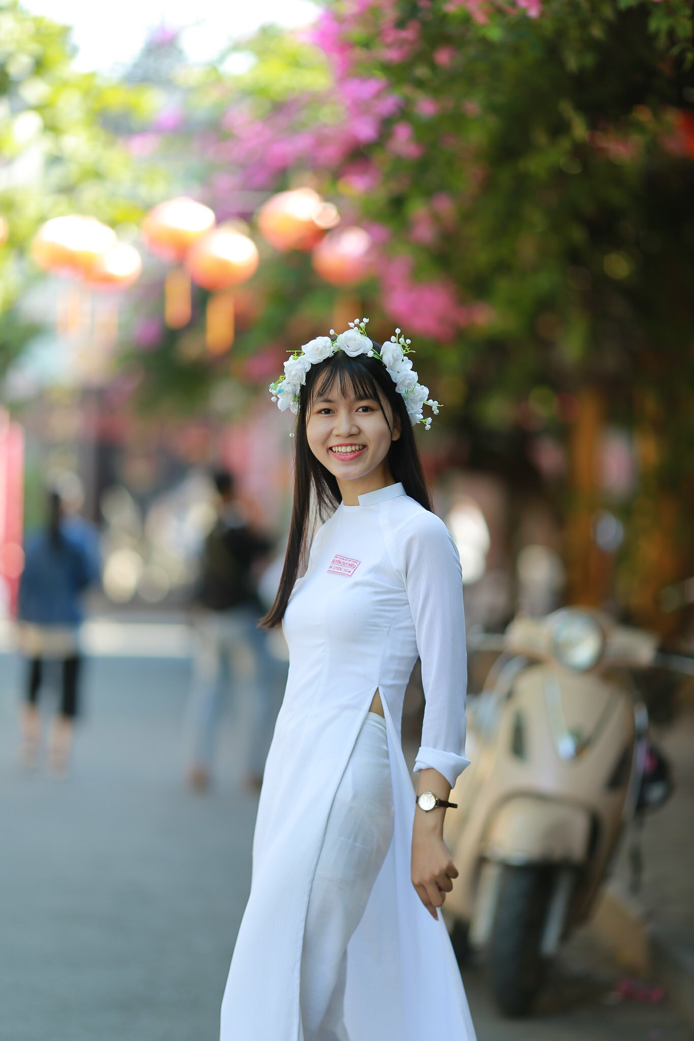 Vẻ đẹp áo dài trắng duyên dáng nữ sinh [DQDZVV]