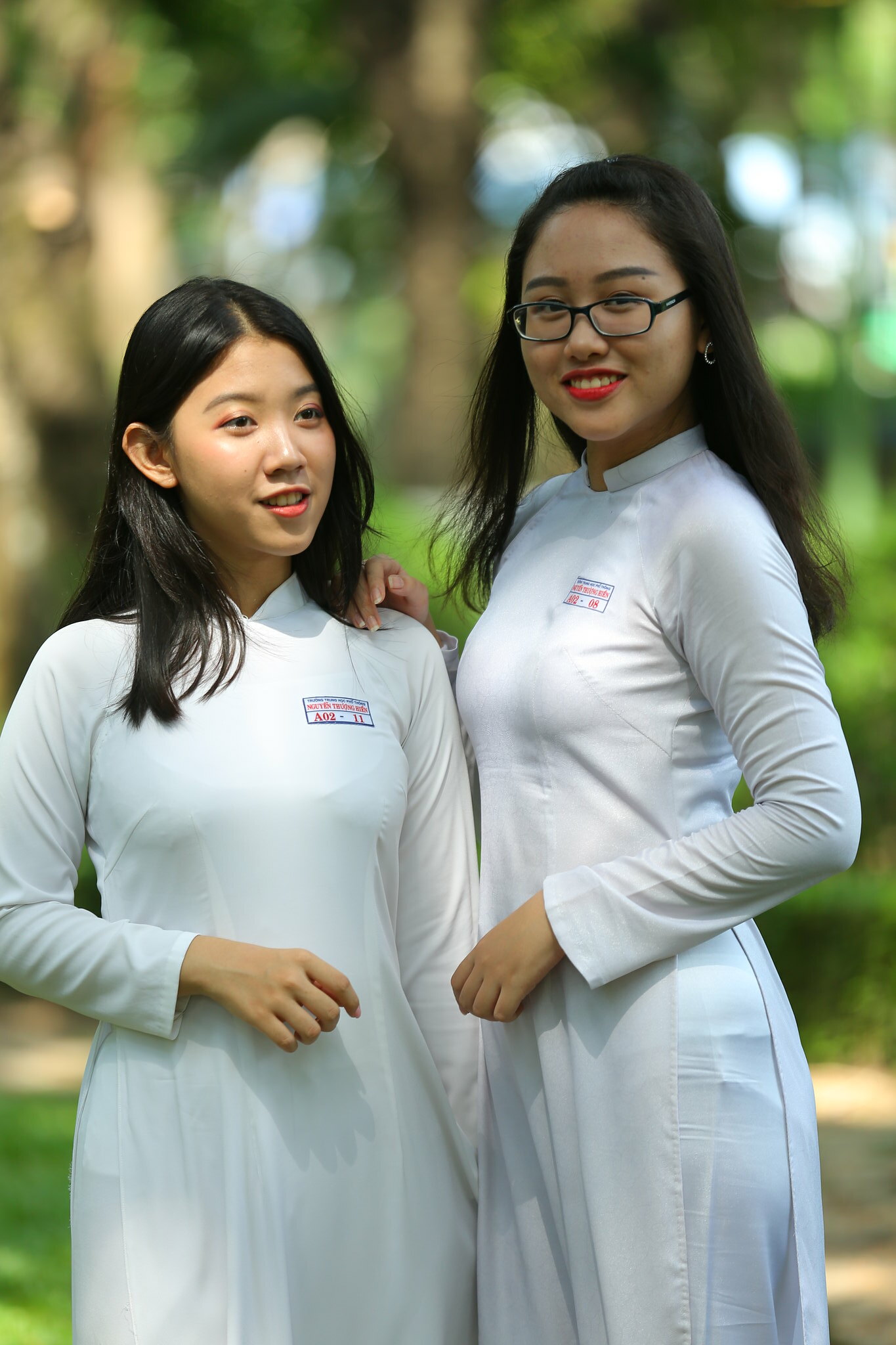 Cuốn hút áo dài trắng mắt kính [OWPRQ2]