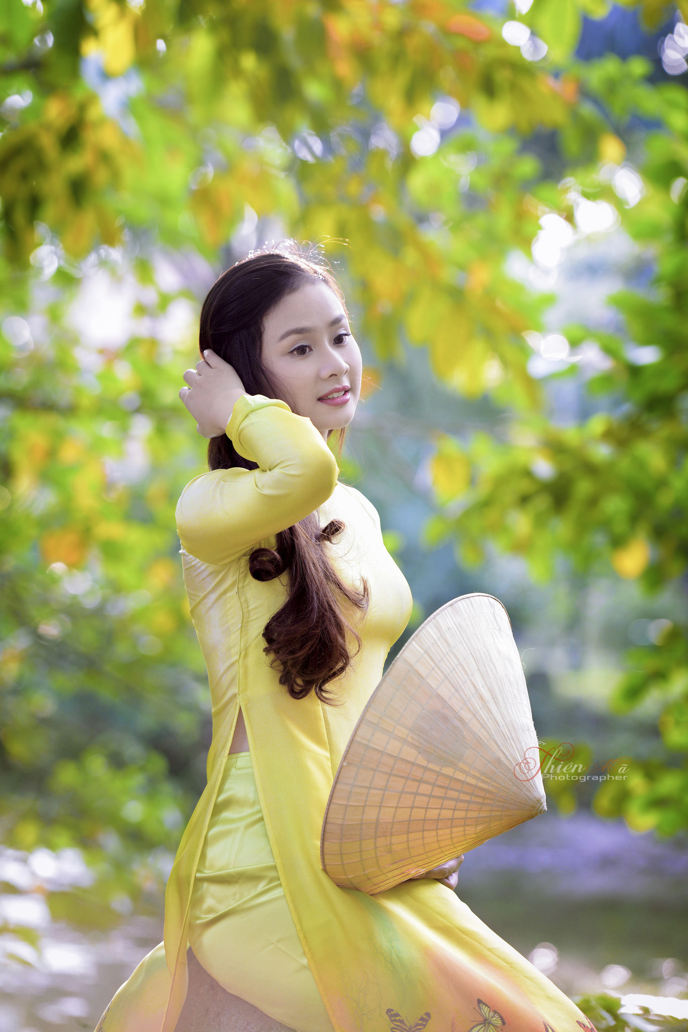 Yêu kiều áo dài vàng nón lá [KIWKGT]