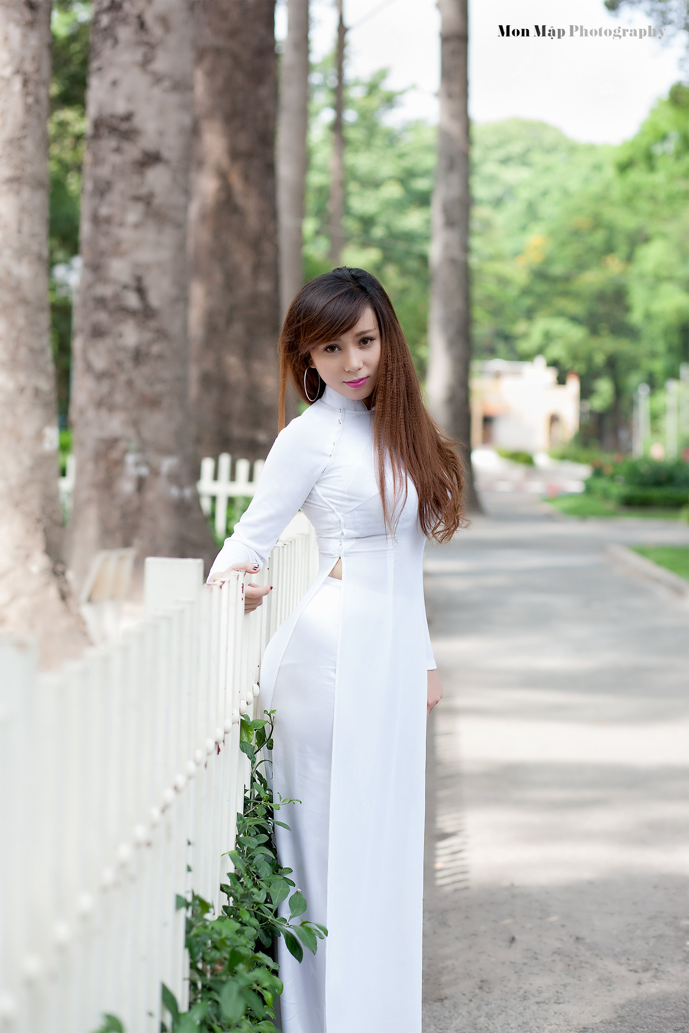 Ảnh nền áo dài trắng thanh nhã [ZRIYD3]