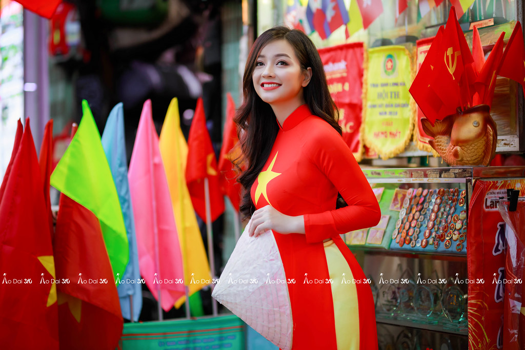 Áo dài đỏ trang nhã [UUROLO]
