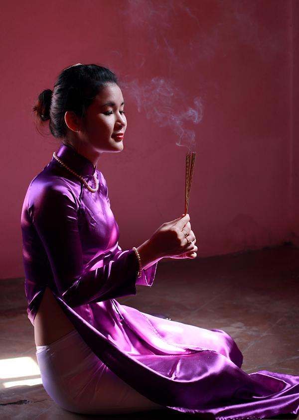 Áo dài tím sang trọng lễ chùa [KNISZ9]