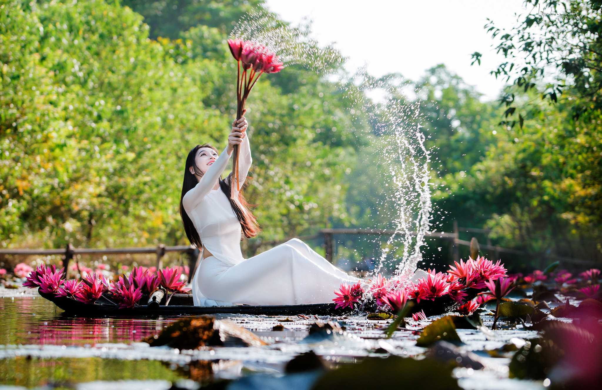 Áo dài trắng cổ điển hoa sen [YXMYXQ]