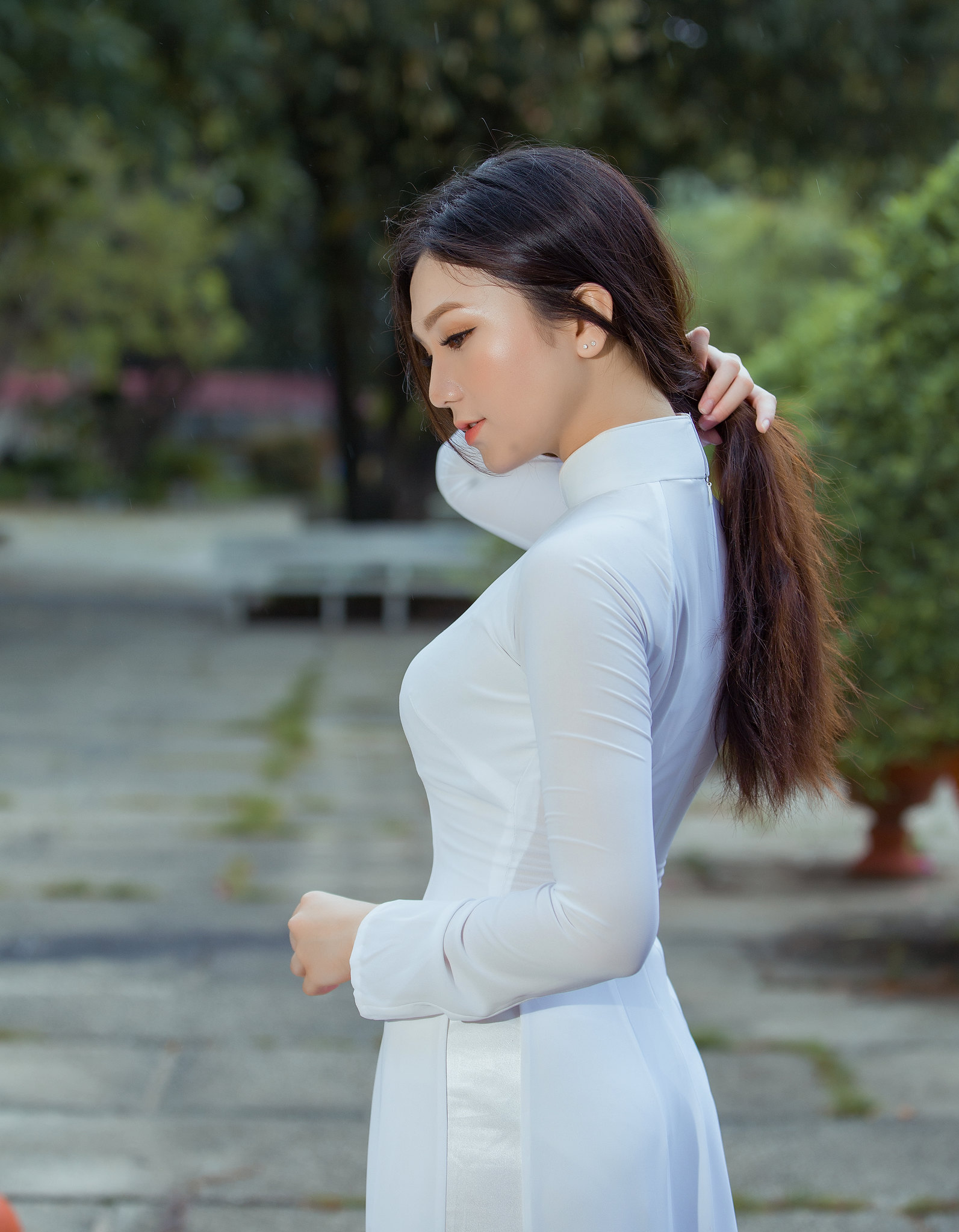 E ấp áo dài trắng tinh khôi [RUNKAH]
