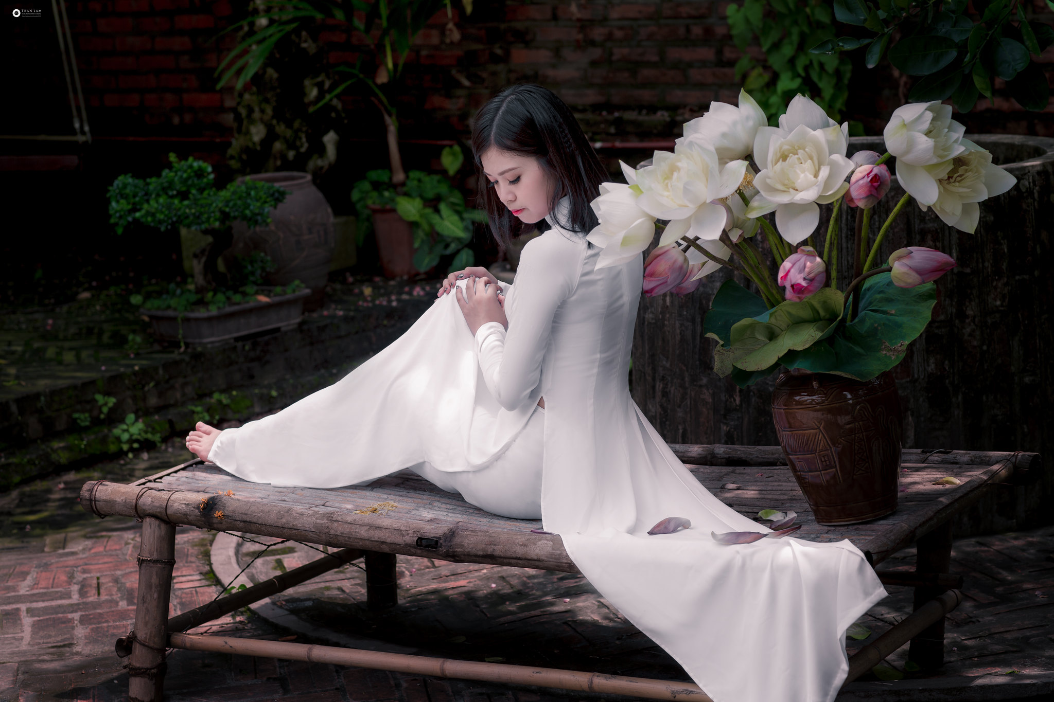 Áo dài trắng hoa cuốn hút [MGVICJ]