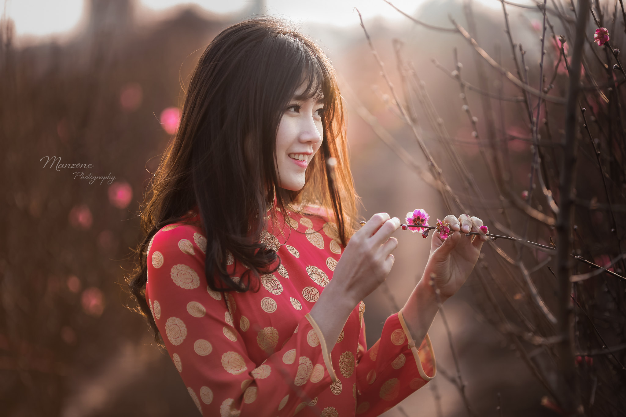 Áo dài đỏ nổi bật hoa đào [MLEQVS]