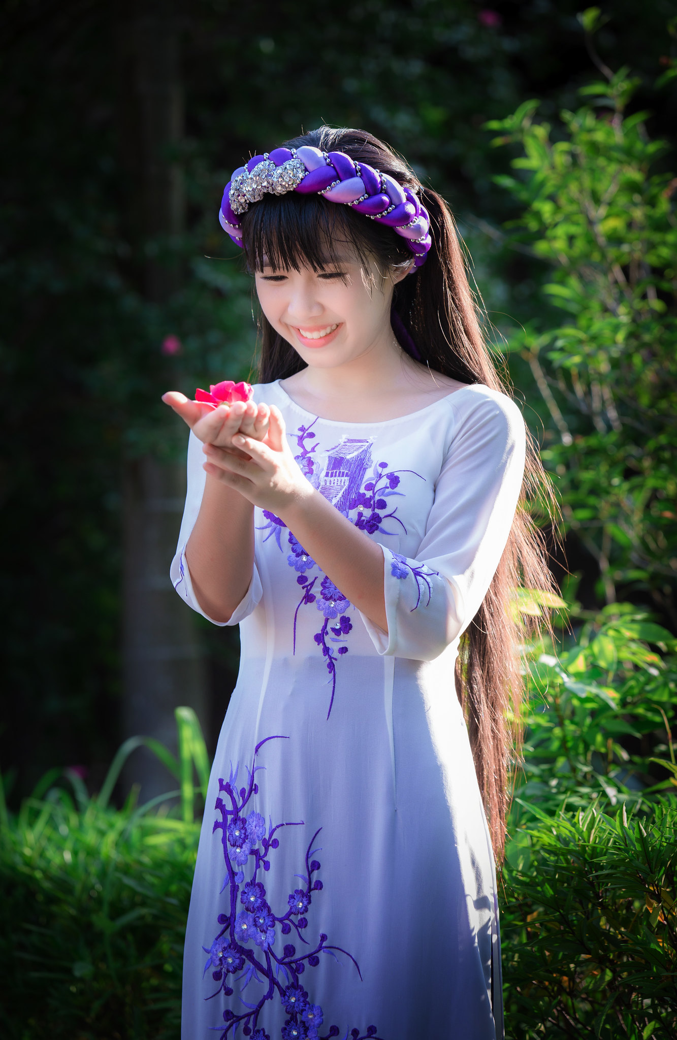 Áo dài trắng nổi bật nắng [AD0CUU]