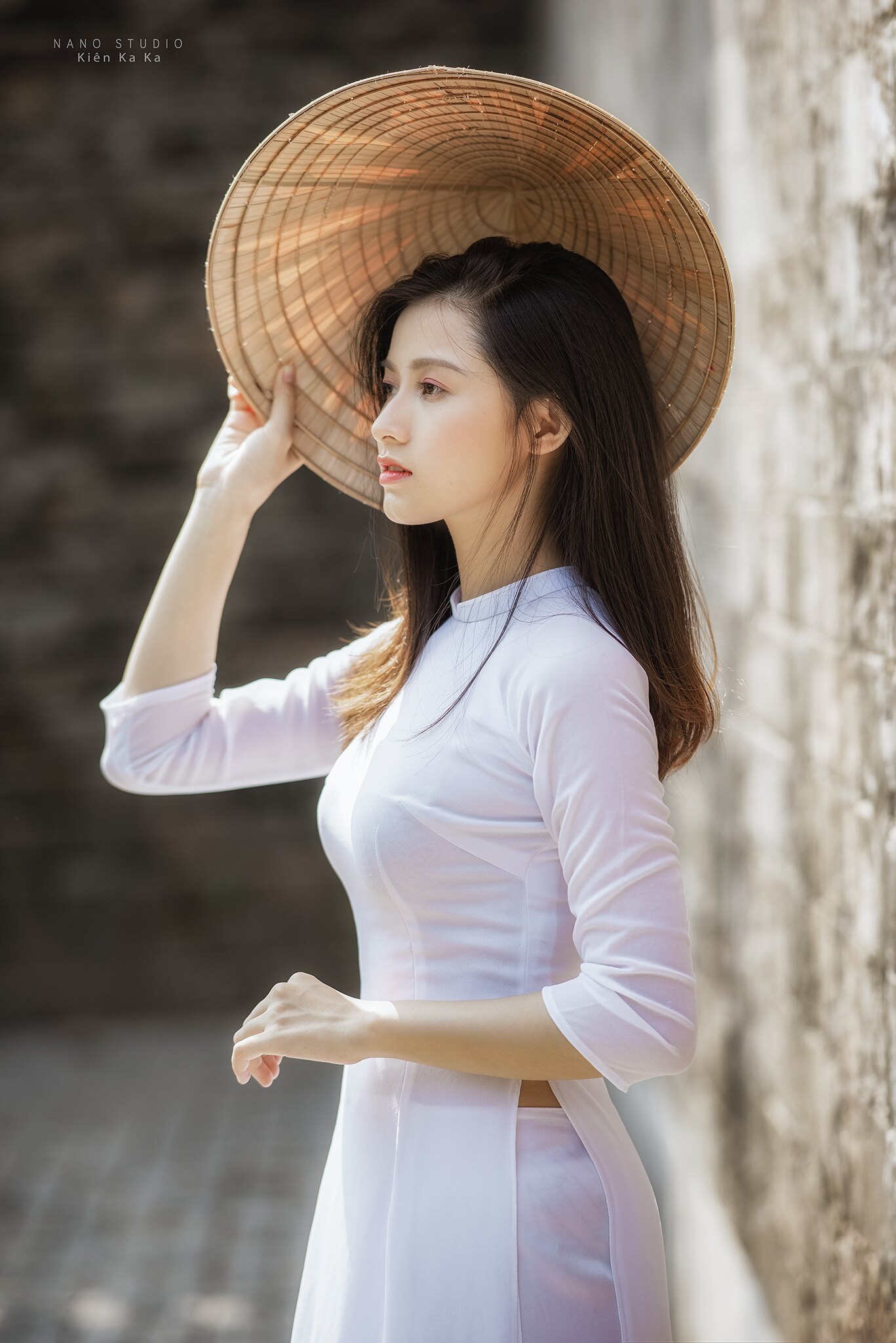 Khoảnh khắc áo dài trắng cuốn hút nón lá [WTOIXO]