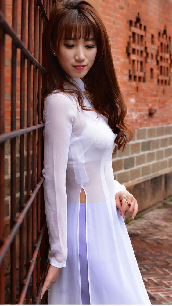 Áo dài trắng cuốn hút [PHWTNI]