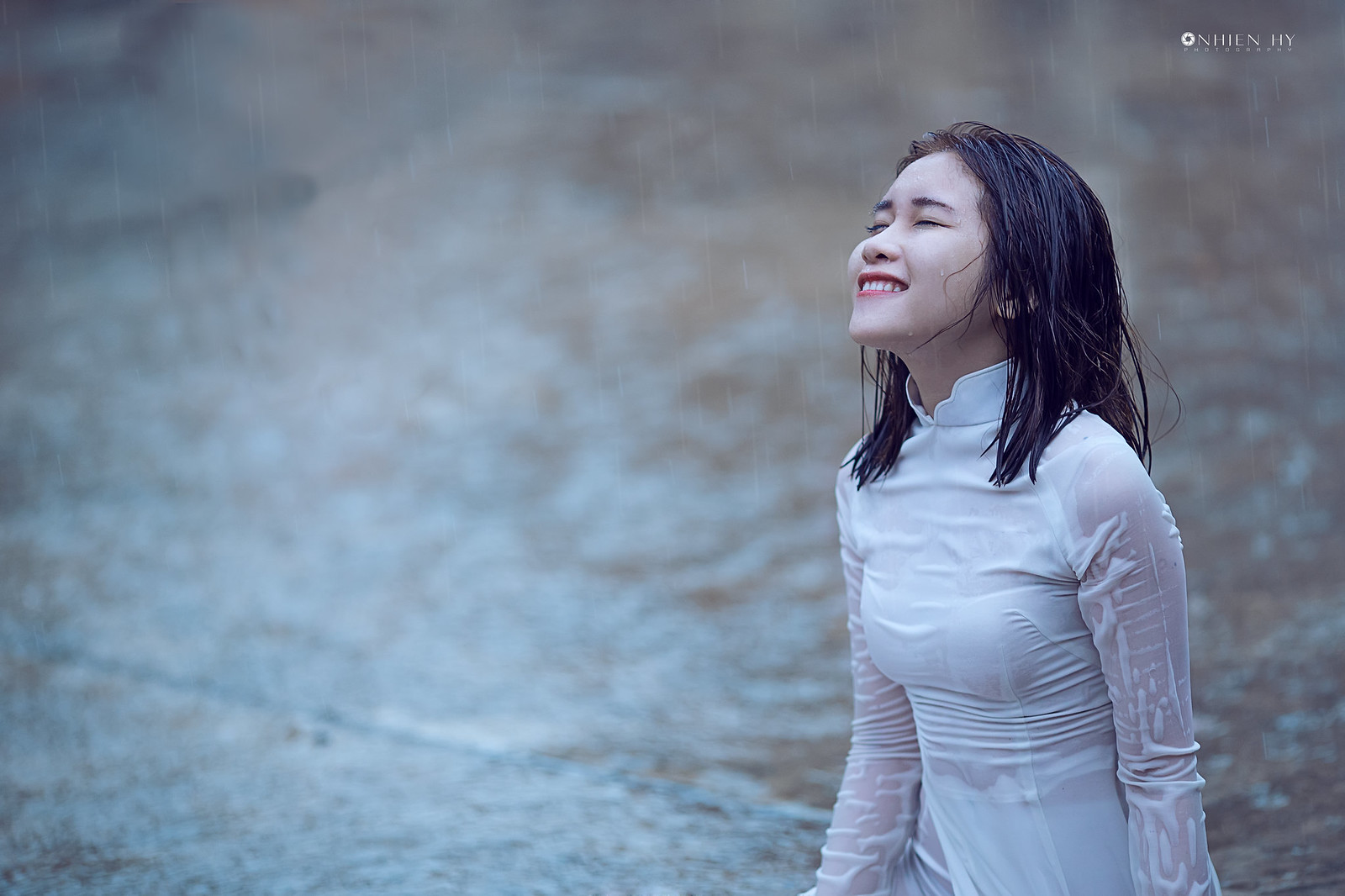 Áo dài trắng mộc mạc ướt [Z5C7IK]