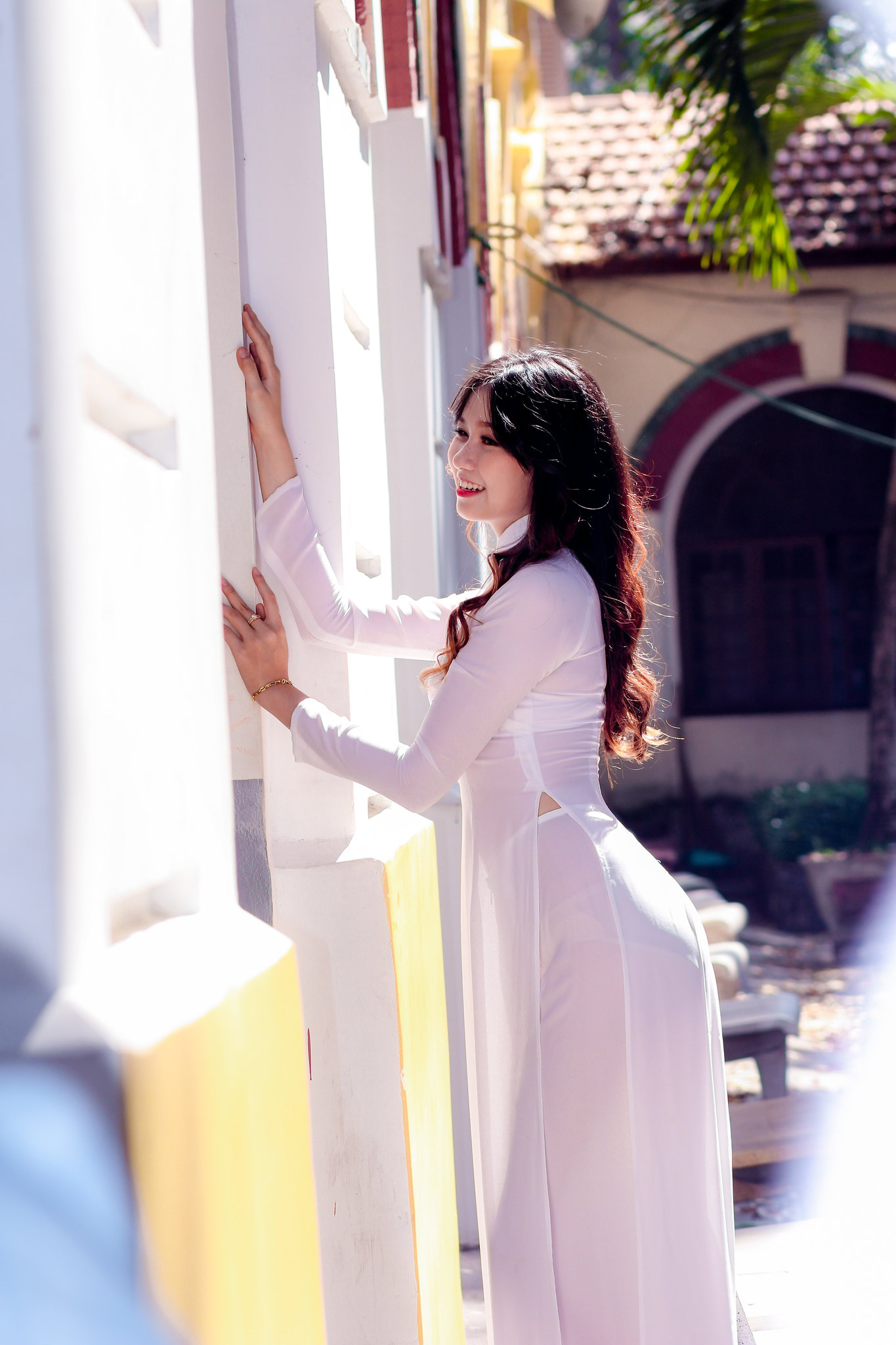 Áo dài trắng loạt ảnh góc ngang cổ điển [J9MK7E]
