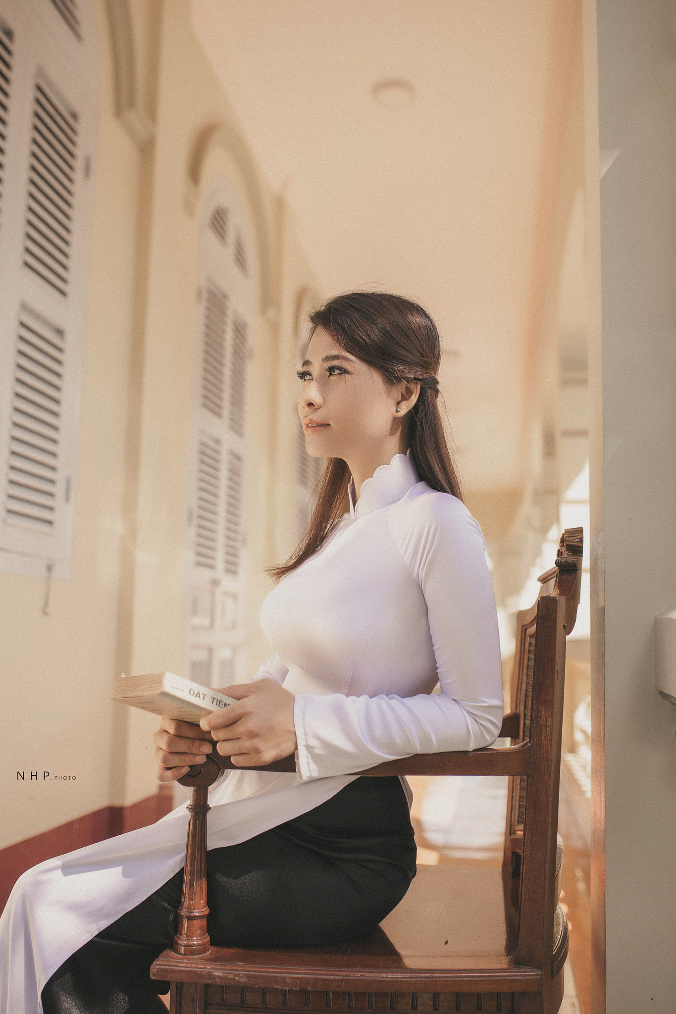 Girl xinh áo dài trắng nhẹ nhàng [V59RLD]