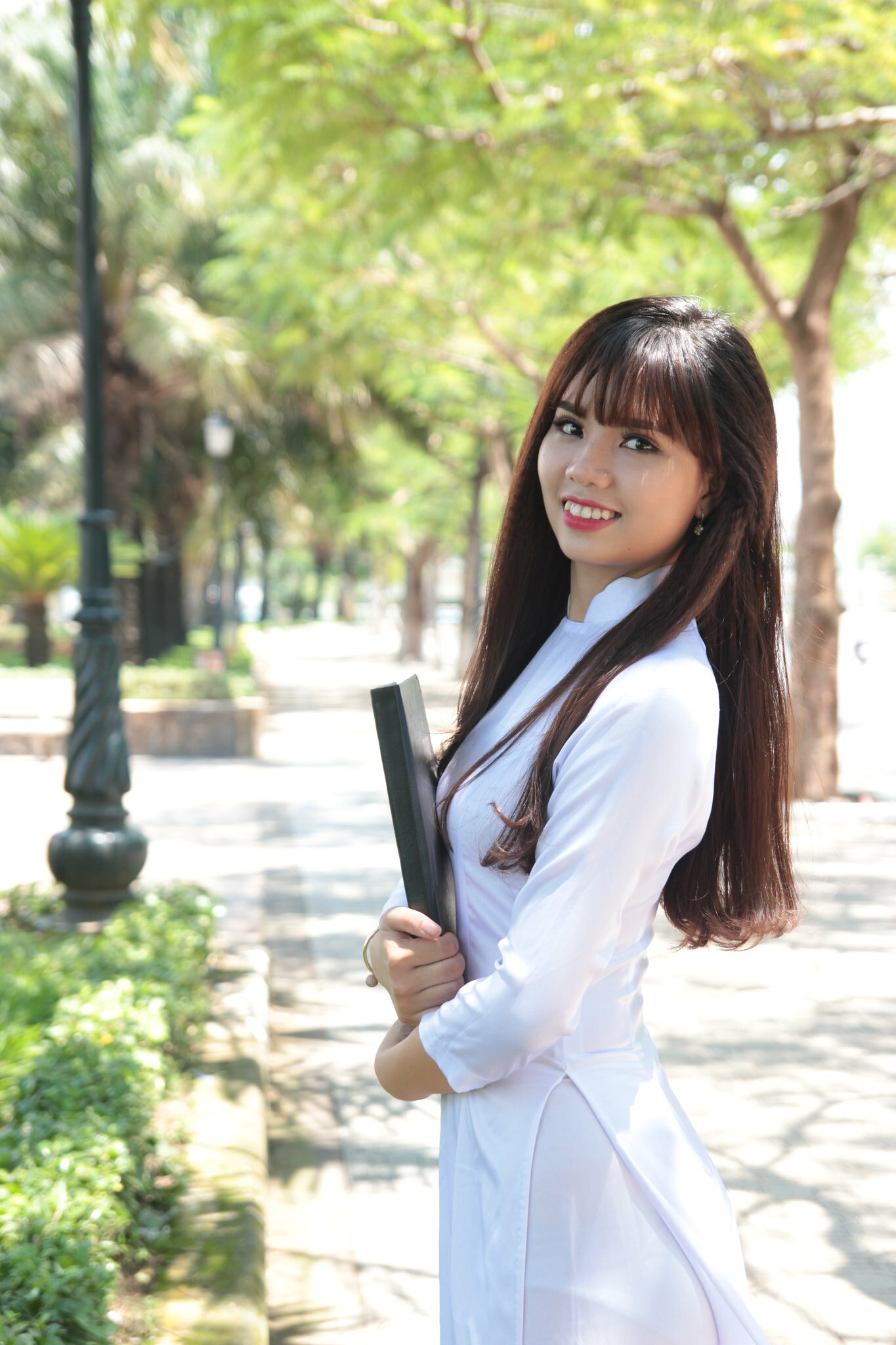 Girl xinh áo dài trắng đậm chất Việt [DAIEP5]