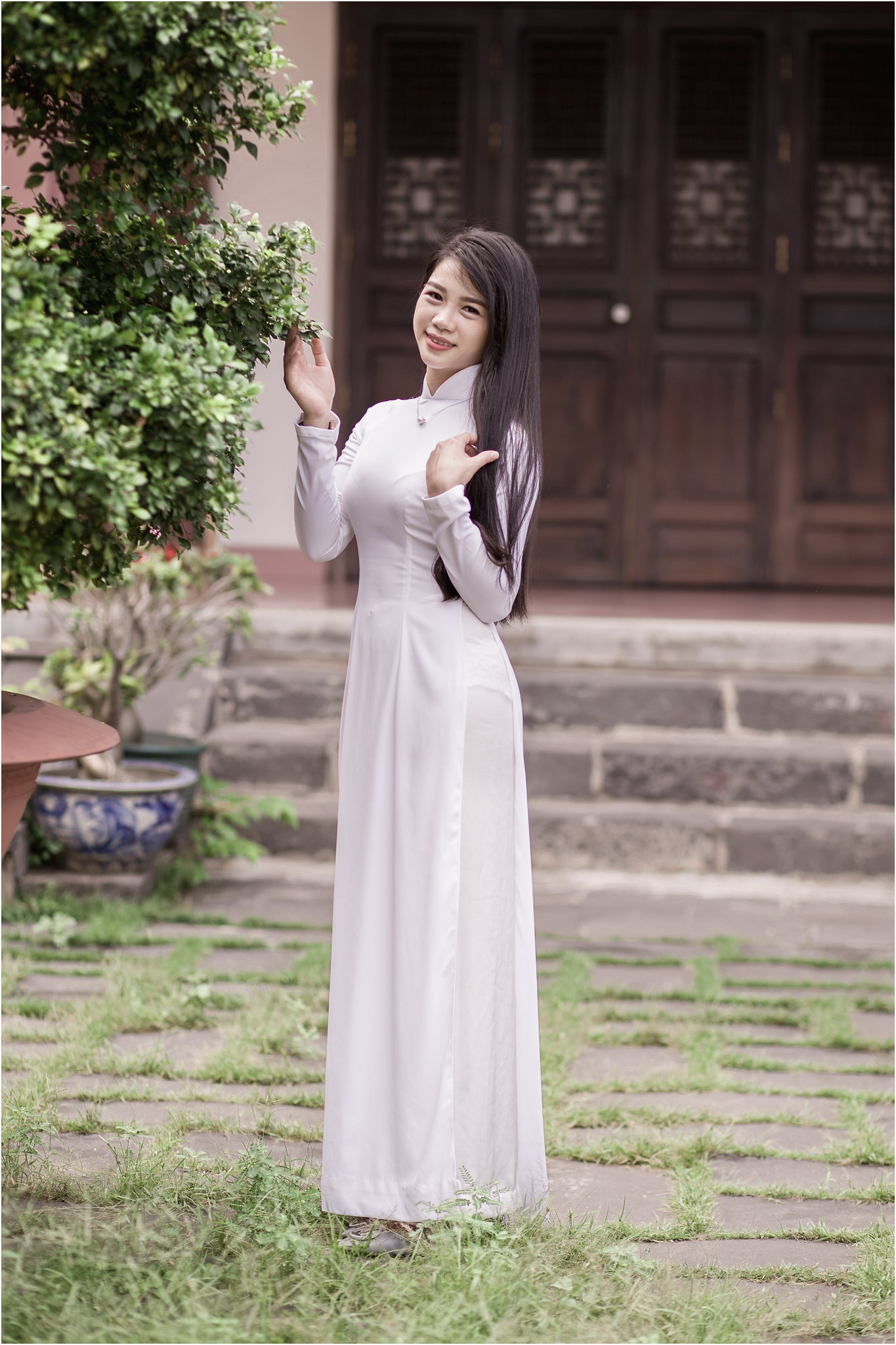 Áo dài trắng mộc mạc [5KDBVM]