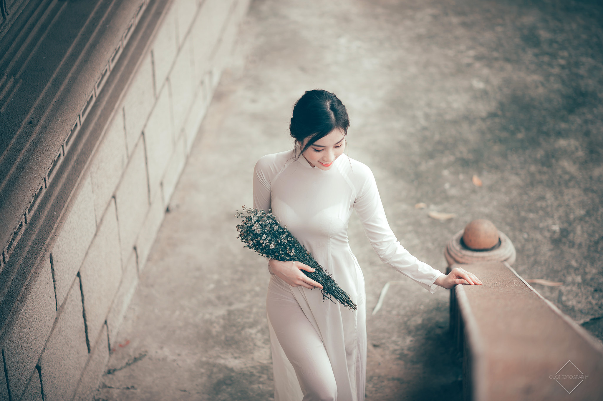 Áo dài trắng tinh khôi cổ điển [INJ115]