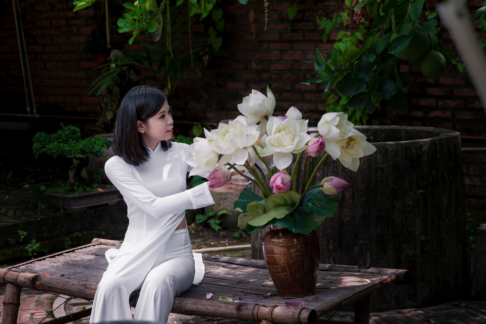Nữ nhân áo dài trắng kiêu sa cổ kính [5BR1XP]