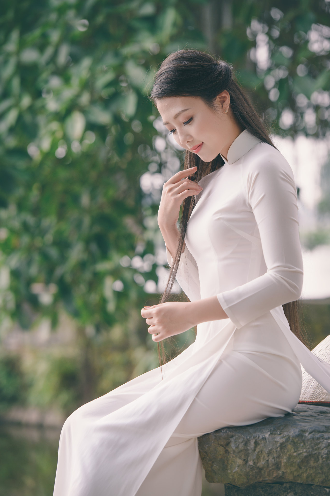 Áo dài trắng kiêu sa [43TWKQ]