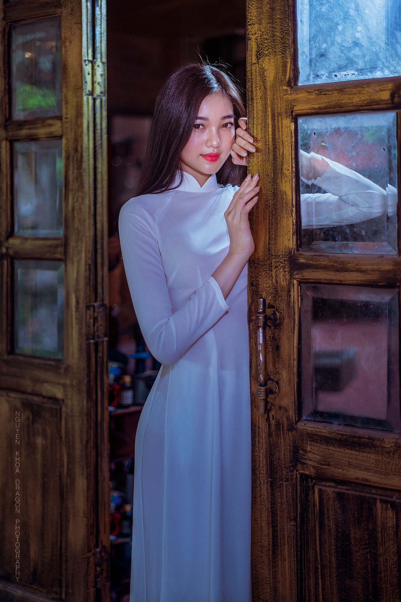 Áo dài trắng rửa mắt với ảnh rạng rỡ [VVKCJS]