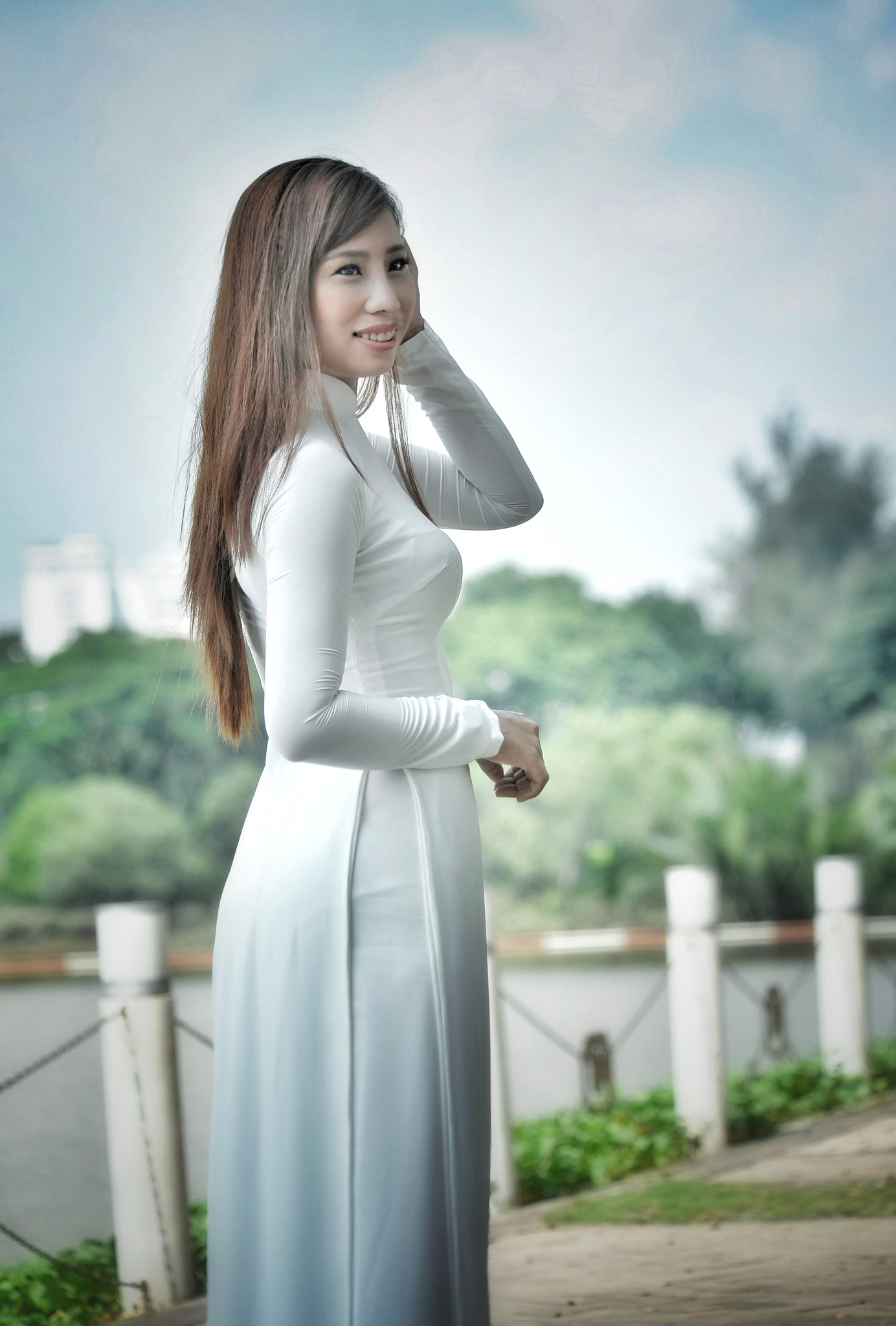 Áo dài trắng truyền thống [PRS4BQ]