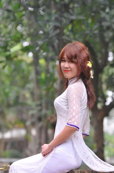 Áo dài trắng loạt ảnh ngồi dáng điệu đà đậm chất Việt [5FYTG7]