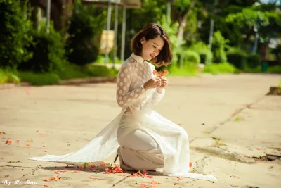 Nét đẹp áo dài áo dài trắng mộc mạc ngồi dáng điệu đà [9TVAAP]