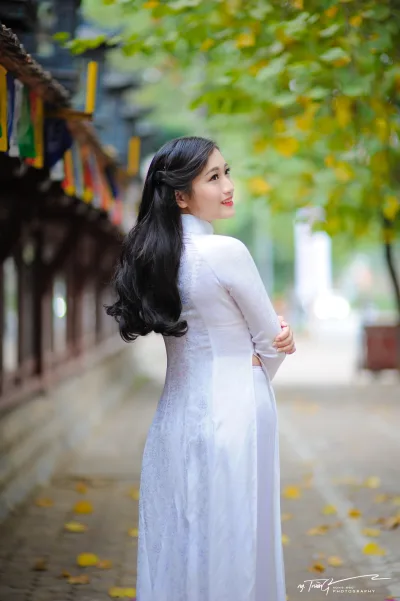 Girl xinh áo dài trắng cổ điển thướt tha [E7WLCM]