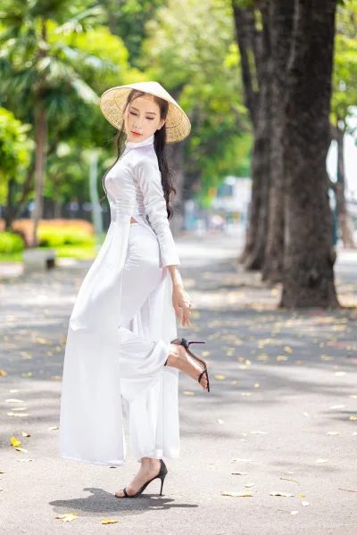 Trang nhã áo dài trắng nón lá [68PBPX]