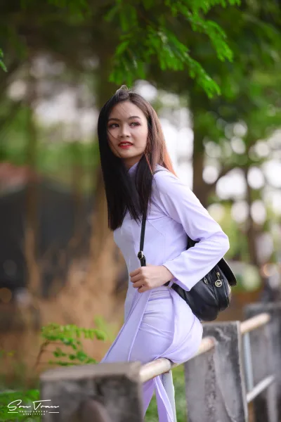 Hình ảnh áo dài trắng e ấp cặp táp [PYJUI7]