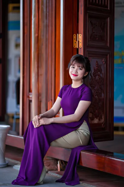 Áo dài tím đậm chất Việt [B9QPN3]