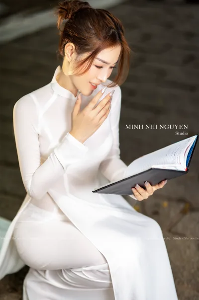 Áo dài trắng người đẹp sân trường hiện đại [KN5KJW]