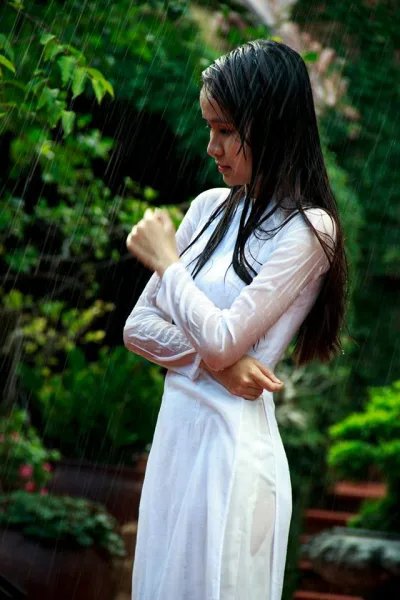 Áo dài trắng nữ nhân thanh thoát [I7PGK9]