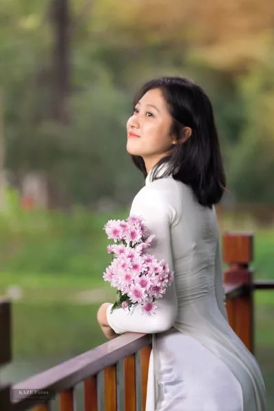 Áo dài trắng tươi tắn nổi bật [M0FMZJ]