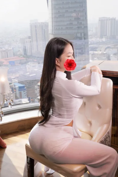 Cách tân áo dài trắng thướt tha hoa [RKHUUU]