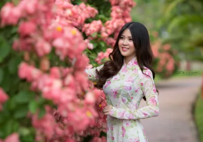 Kiêu sa áo dài họa tiết hoa [7LNVXI]