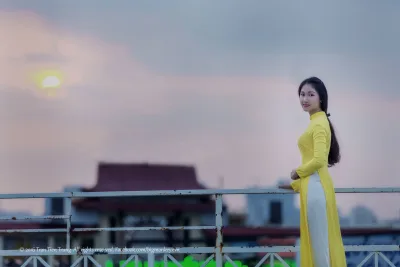 Áo dài vàng nữ tính thướt tha [ZE4DHJ]