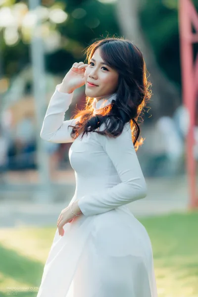Gái xinh áo dài trắng thướt tha áo dài trắng [B9F3VY]