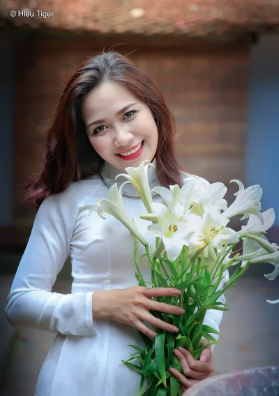Áo dài trắng hoa thanh thoát [ICPEZS]
