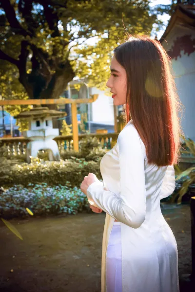 Hài hòa áo dài trắng góc ngang [LI0GE4]