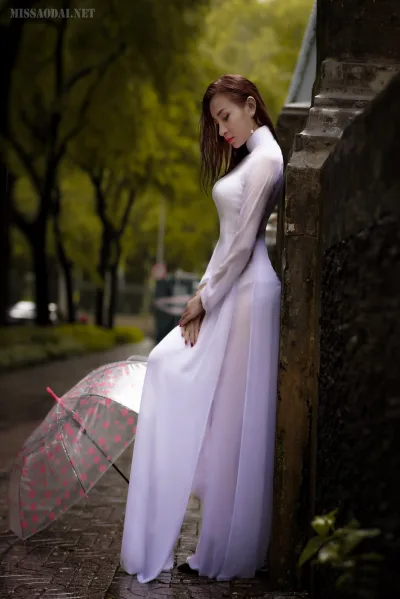 Hoài cổ áo dài trắng cổ kính [VIEPMO]