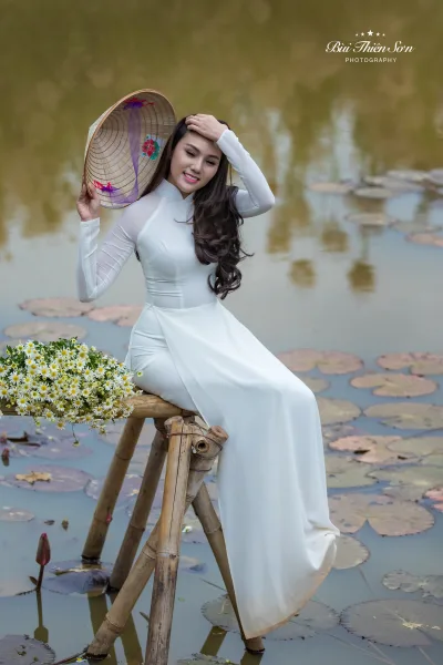 Áo dài trắng tinh tế nón lá [KVWHZK]
