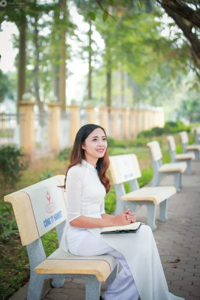 Áo dài trắng vẻ đẹp áo dài ghế đá đậm chất Việt [RVBGJH]