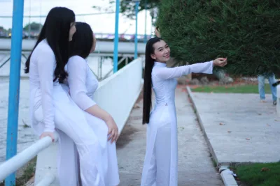 Áo dài trắng bộ ảnh chị chị em em truyền thống [AL7PVR]