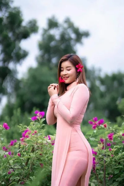 Áo dài hồng nền nã [V2OSW8]