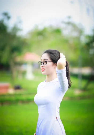 Áo dài trắng mắt kính e ấp [NDBSFH]