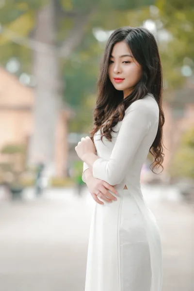 Áo dài trắng nhẹ nhàng [ITIUYG]