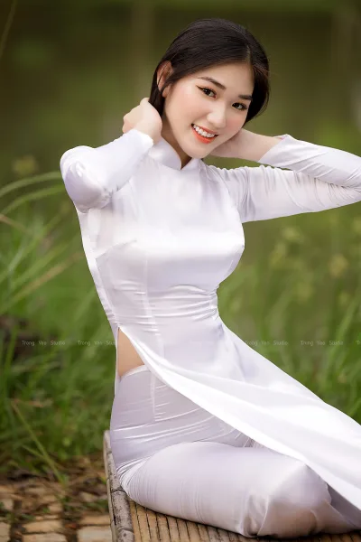 Áo dài trắng trang gala truyền thống [GPGBKM]
