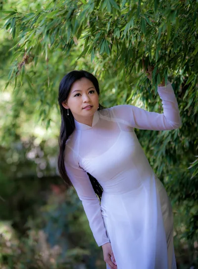 Áo dài trắng rạng rỡ thướt tha [8HRIGC]